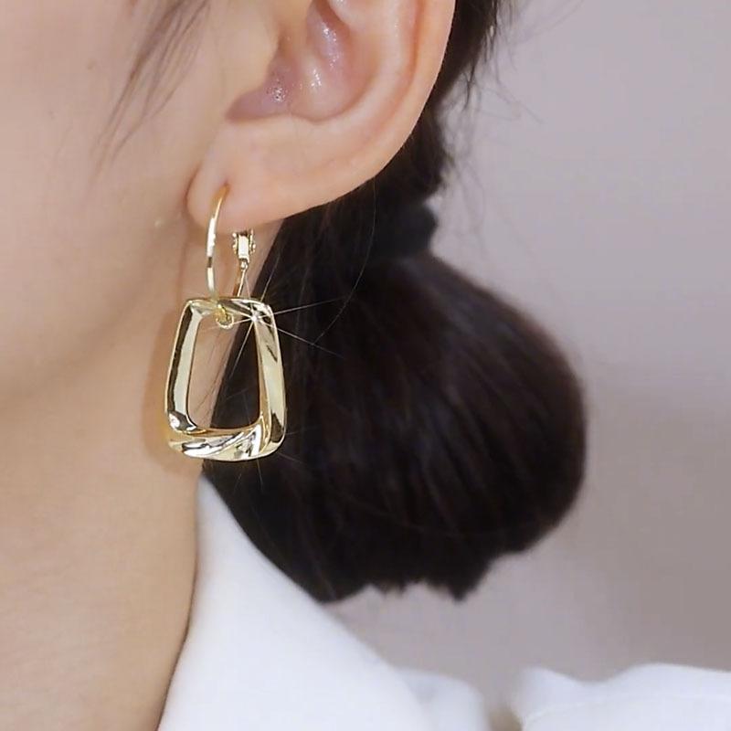 New Earrings with Light Luxury, Niche Design, Western-style, High-end Feel, Geometric Earrings