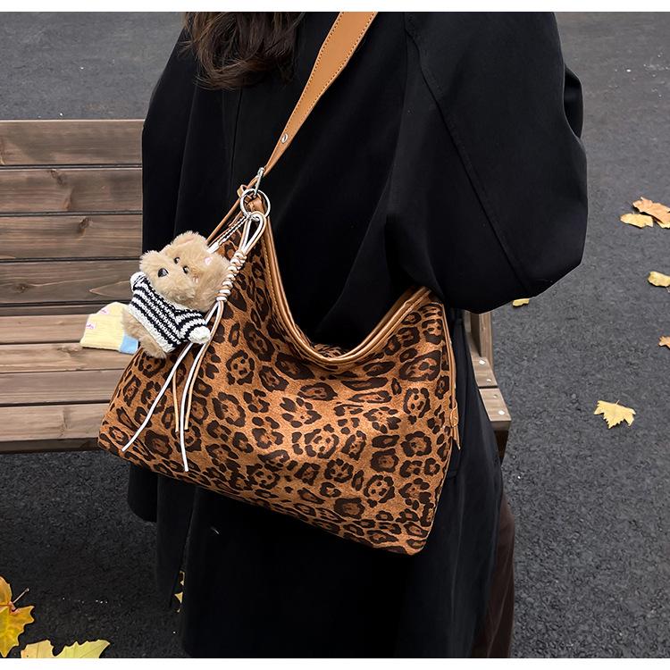 Women's Frosted Suede Retro Tote: Winter Underarm Shoulder Bag with New Textured, Simple Fashion Design