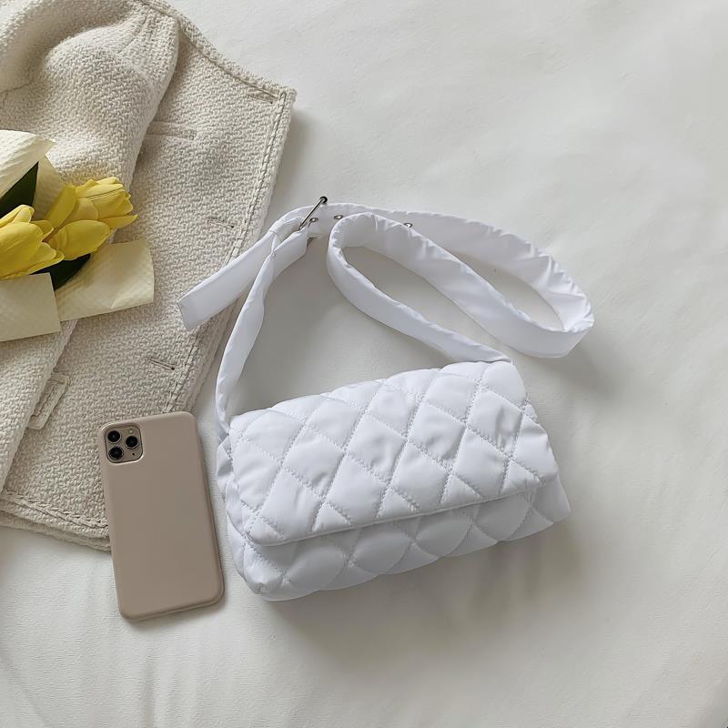 Retro Small Bag Women's 2025 New Fashion Casual Shoulder Messenger Bag with Simple Texture Women's Portable Small Square Bag