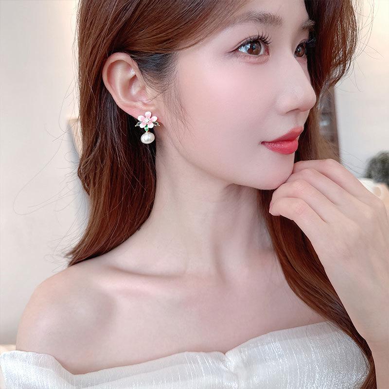 Damen Ohrringe Leichtes Luxusdesign Kirschblüten Tropföl Imitationsperlen Modisch Und Vielseitig Nischendesign Ohrringe