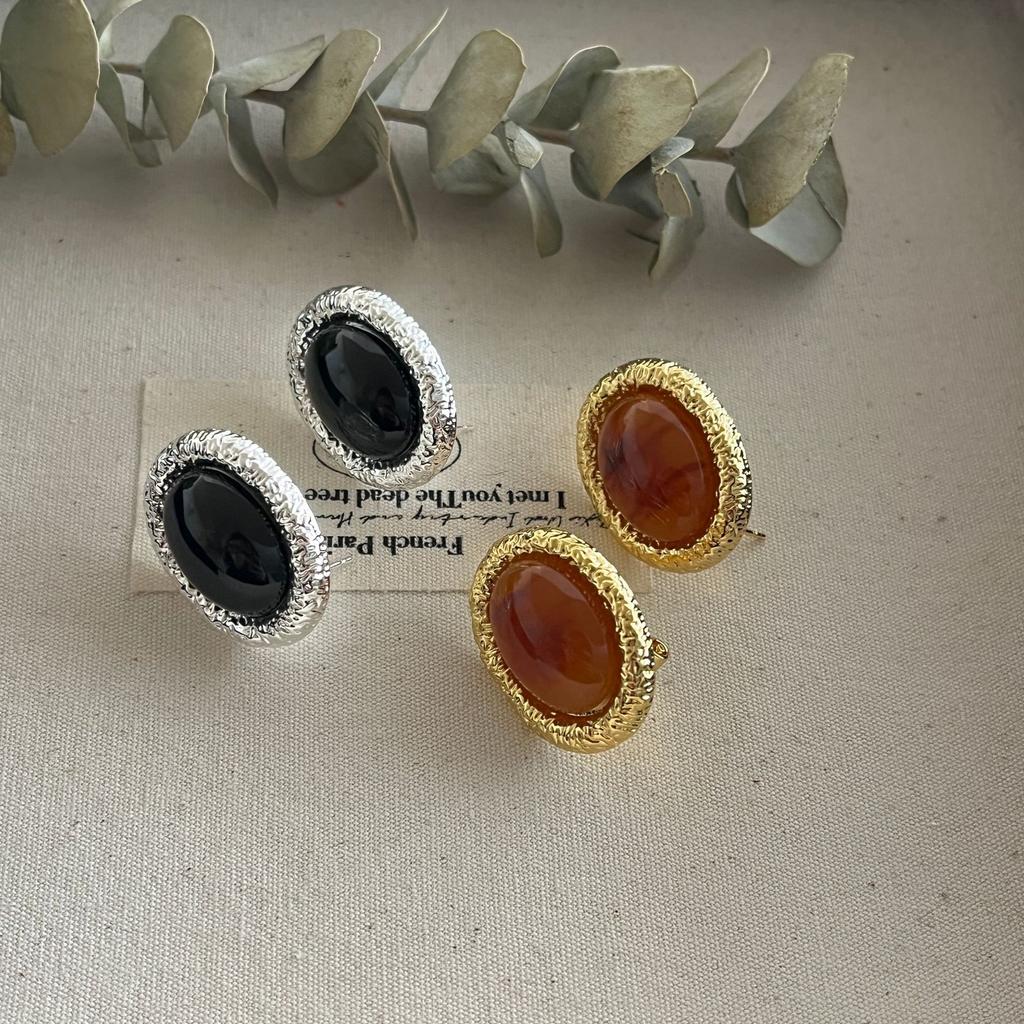 French Retro Elegant Temperament Maillard Square Amber Earrings Design Sense White Light Luxury Simple Earrings