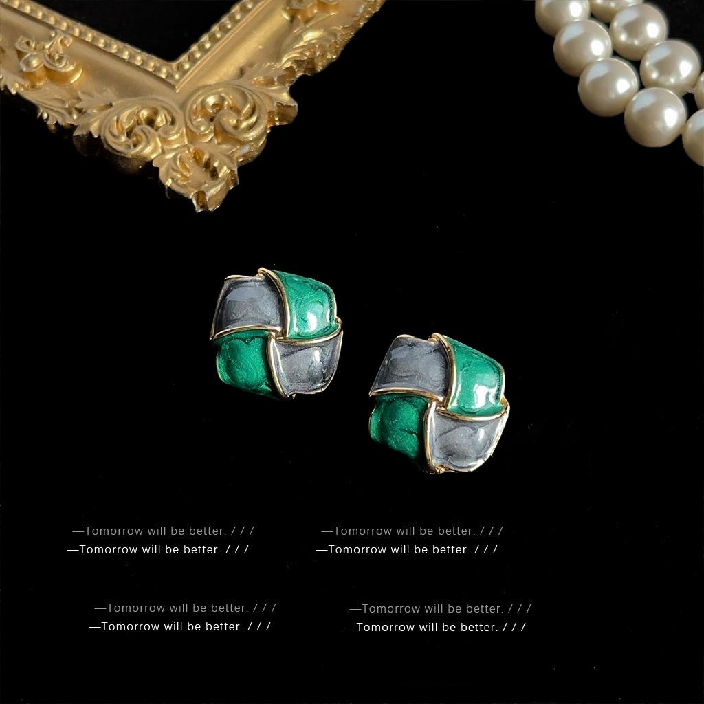 Mid-Century Vintage Stud Earrings: Trendy Literary Style in Light Luxury Fashion