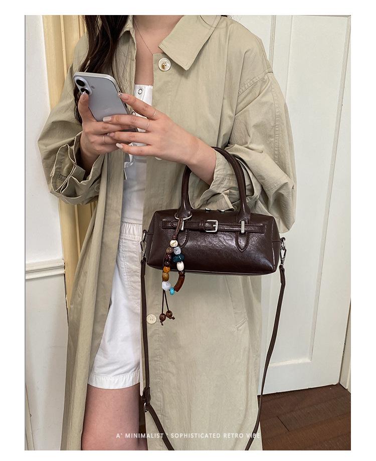Korean Fashion Autumn 2026 Retro Shoulder and Crossbody Handbag for Women