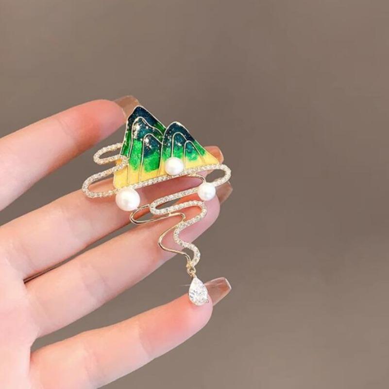 Vintage Chinese Style Round Landscape Painting Brooch for Women Mountain Shaped Tassel Rhinestone Lapel Pins Clothes Accessories