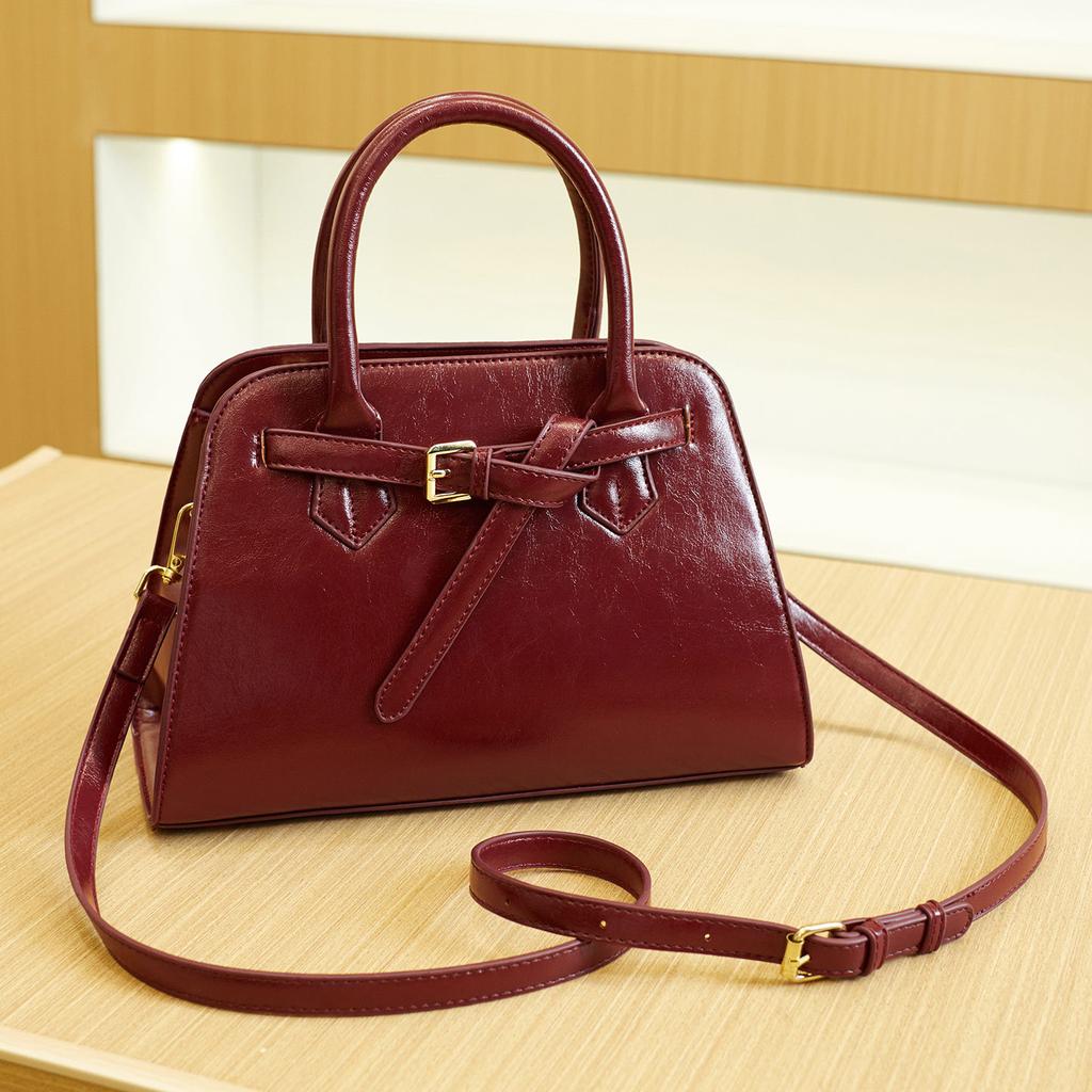 New French-style Light Luxury Handbag for Women, High-end Leather Shoulder and Crossbody Bag, Versatile Small Square Bag In Oil Wax Leather