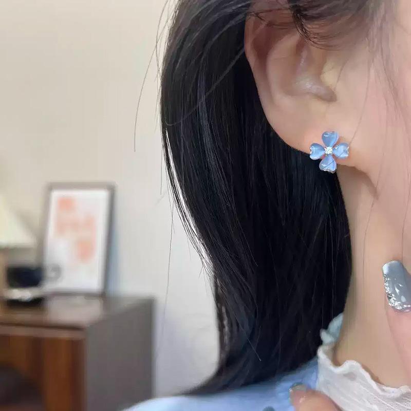 Zir*****pal flower earrings summer sweet small fresh ear buckle niche design sense fashionable versatile earrings women