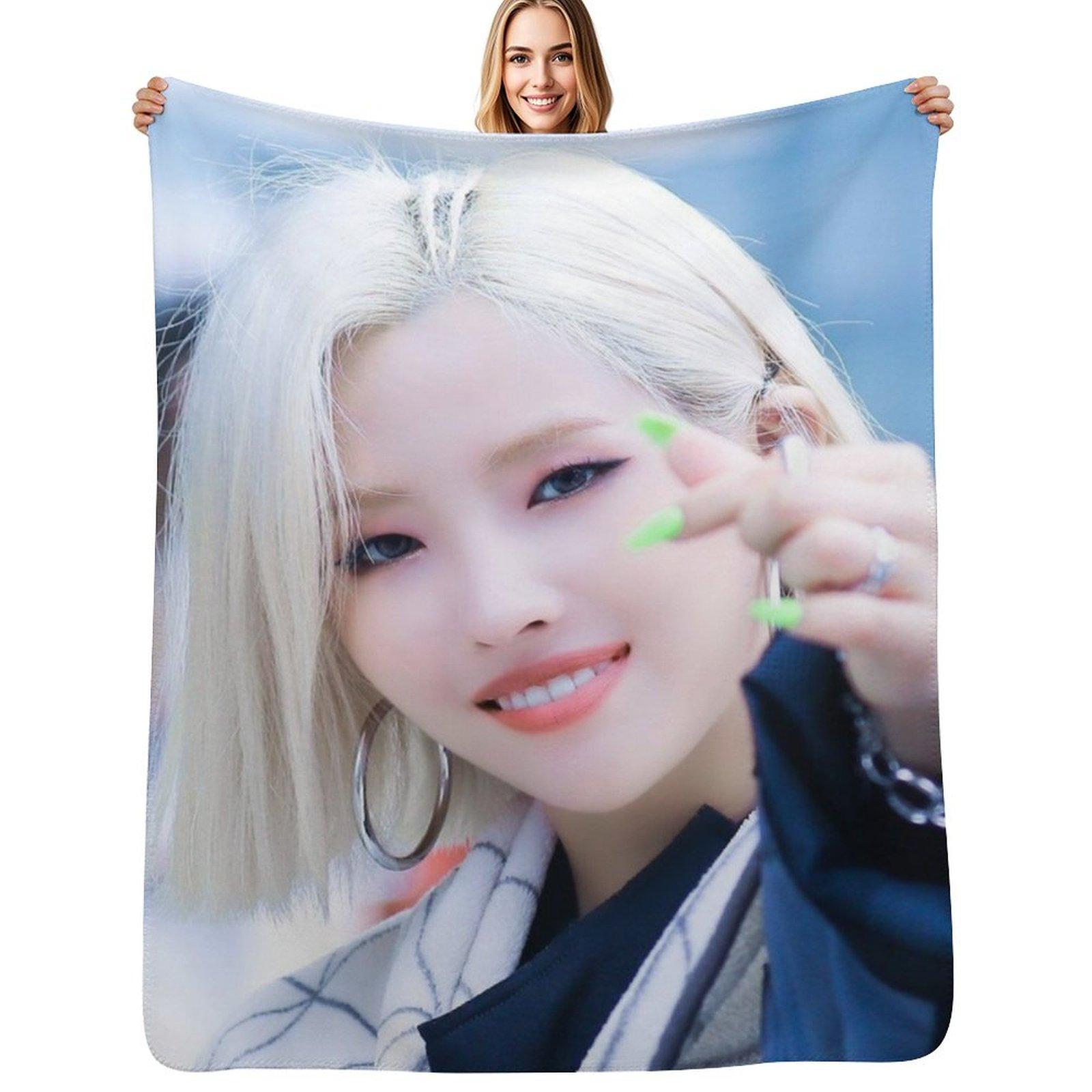 GIDLE Soyeon Throw Blanket Outdoor Soft Blanket for Picnic Beach Camping 102x76cm(40x30in)