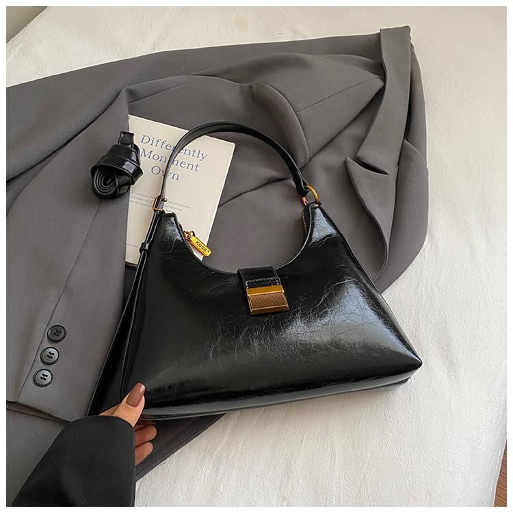 French retro shoulder bag underarm 2025 new foreign style texture solid color handbag European and American retro small square bag