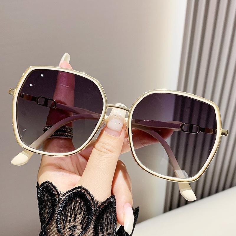 Stylish and Versatile Sunglasses for Women, UV Protection, Large Frame, High-end Sunglasses