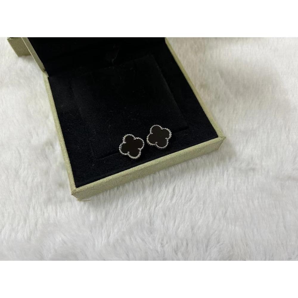 High Version Lucky Four-leaf Clover Earrings for Women 18K Fashion Light Luxury Natural White Mother-of-pearl Pair of Earrings
