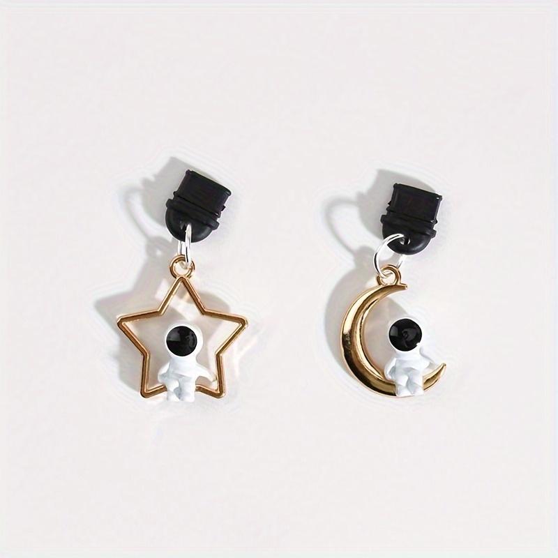 2 pièces Bouchon anti-poussière pour téléphone portable DIY Stéréo Astronaute Étoile Lune Pendentif Téléphone portable, Décorations de téléphone portable