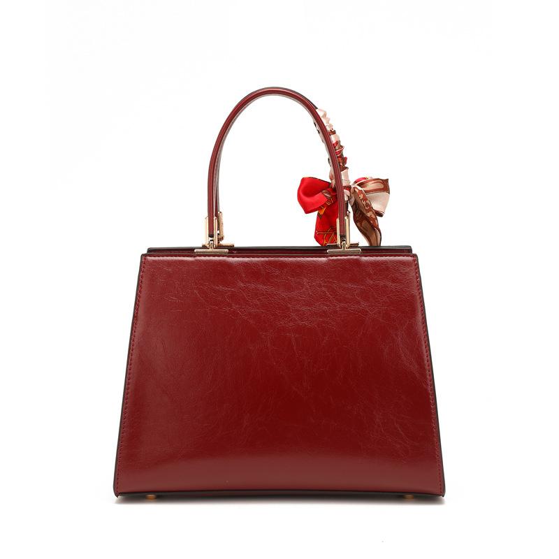 Chinese-style embroidered red handbag for middle-aged women, mother's wedding bag, handbag with a high-end feel, birthday gift for mother-in-law