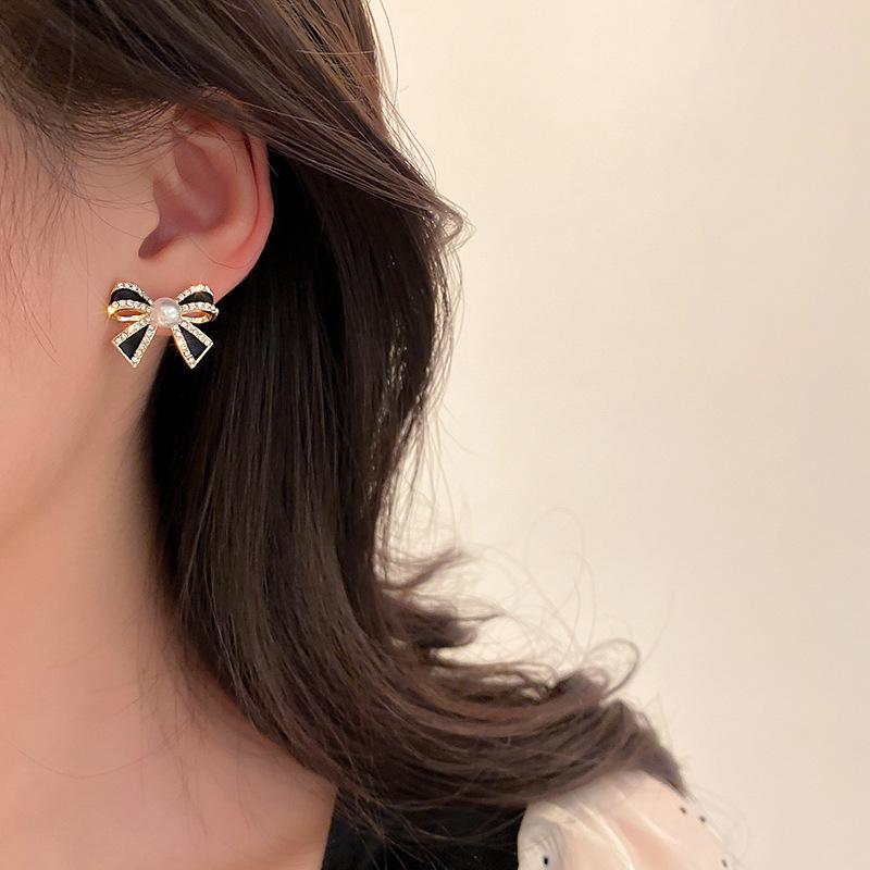 Silver Needle Retro Rhinestone Pearl Bow Stud Earrings - Elegantly Simple, Small, Advanced Sense for Women