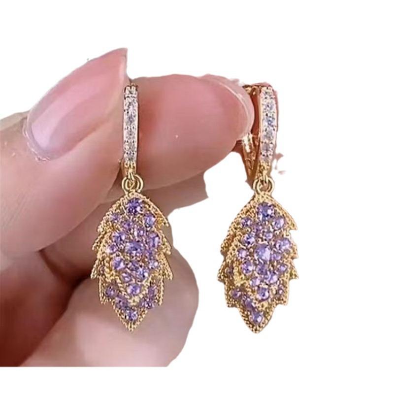 Niche Design Sense Light Luxury Exquisite Full Diamond Zircon Leaves Ear Buckle High Sense Elegant Temperament Show Face Thin Ear Jewelry