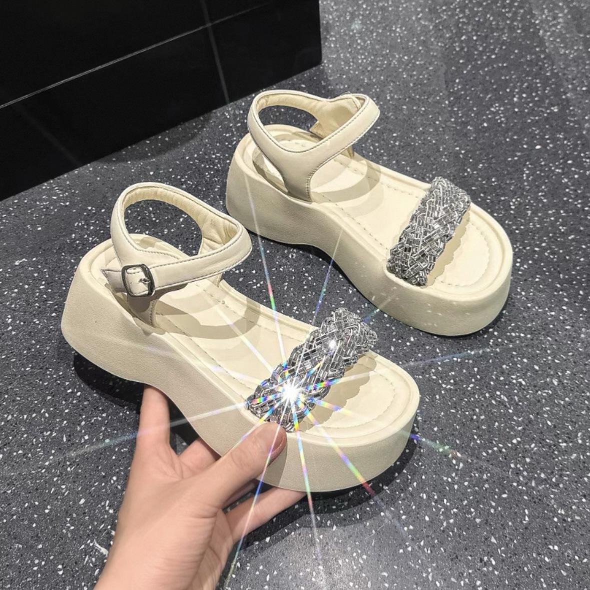 

Thick-soled heightened, lightweight and non-slip casual sandals 2025 new summer women s popular soft soles are not tired and versatile 40