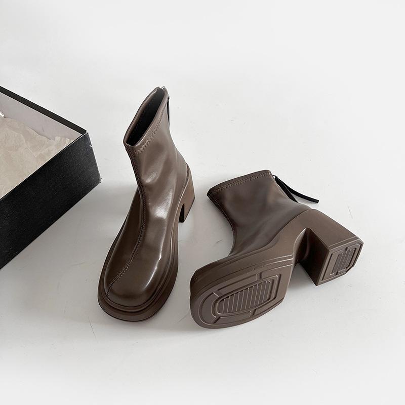 

Ботинки Мартин на толстой подошве и толстом каблуке в британском стиле женские 2025 новые осенне-зимние популярные маленького человека рост и худоба короткие ботинки 39 коричневый