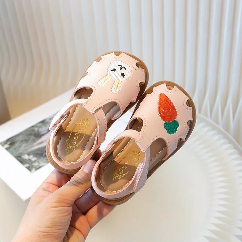 New Children's Sandals Summer Girls Princess Cut-outs Sandals Fashion Cute Embroider Kids Causal T-strap Beach Flat Sandals Soft