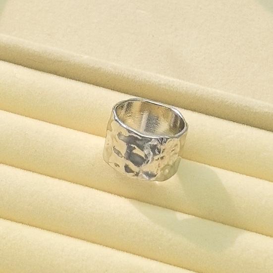 Simple Scarf Ring Minimalist Scarf Buckle Elegant Scarf Holder Slide Ring for Women Shawl Neckerchief Silk Scarves