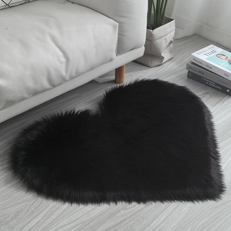 Faux Wool Heart-Shaped Rug Sofa Cushion Floor Mat Long Pile Heart-Shaped Bedroom Home Use