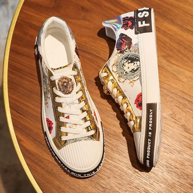 Neue Schuhe für Herren Europäisches Leder Freizeitschuhe Trenddruck Flache Skateboard-Schuhe Jugend Street Coole Sneaker