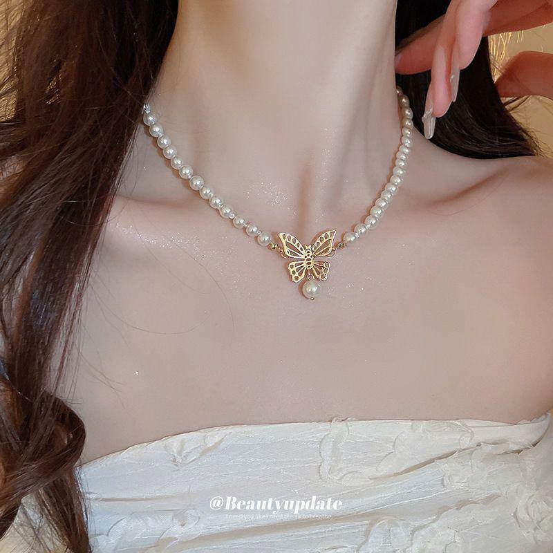 Collana a Clavicola con Nappa di Perle e Farfalla in Stile Coreano
