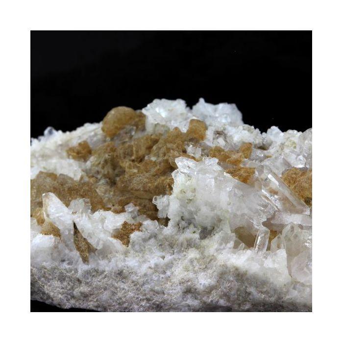 Pierres et Minéraux. Quartz + Albite + Calcite. 275.85 ct. Plan-du-Lac, Oisans, France.