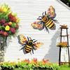 Metallbier Veggkunst Utendørs Stor Bier Vegghengt Skulptur med Blomstervinger for Hage Terrasse Gård Plen Gjerde Dekor