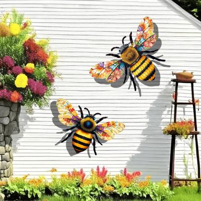 Metall-Bienen-Wandkunst für den Außenbereich, große Bienen-Wandskulptur mit floralen Flügeln für Garten, Terrasse, Hof, Rasen, Zaun Dekoration
