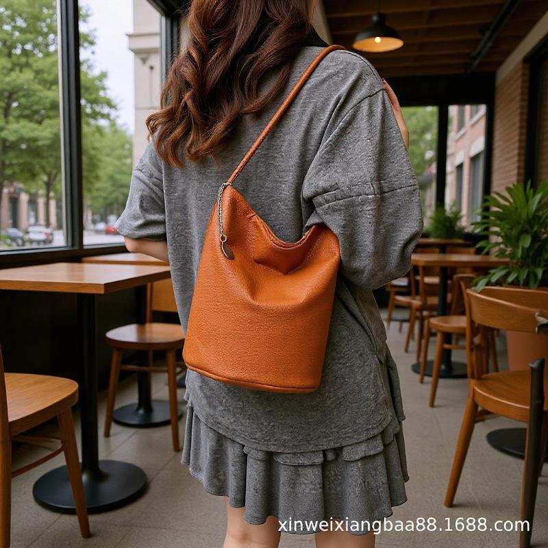 New Korean Version Trendy Shoulder Bucket Bag Retro Niche Messenger Bag Fashionable Versatile Bag Women