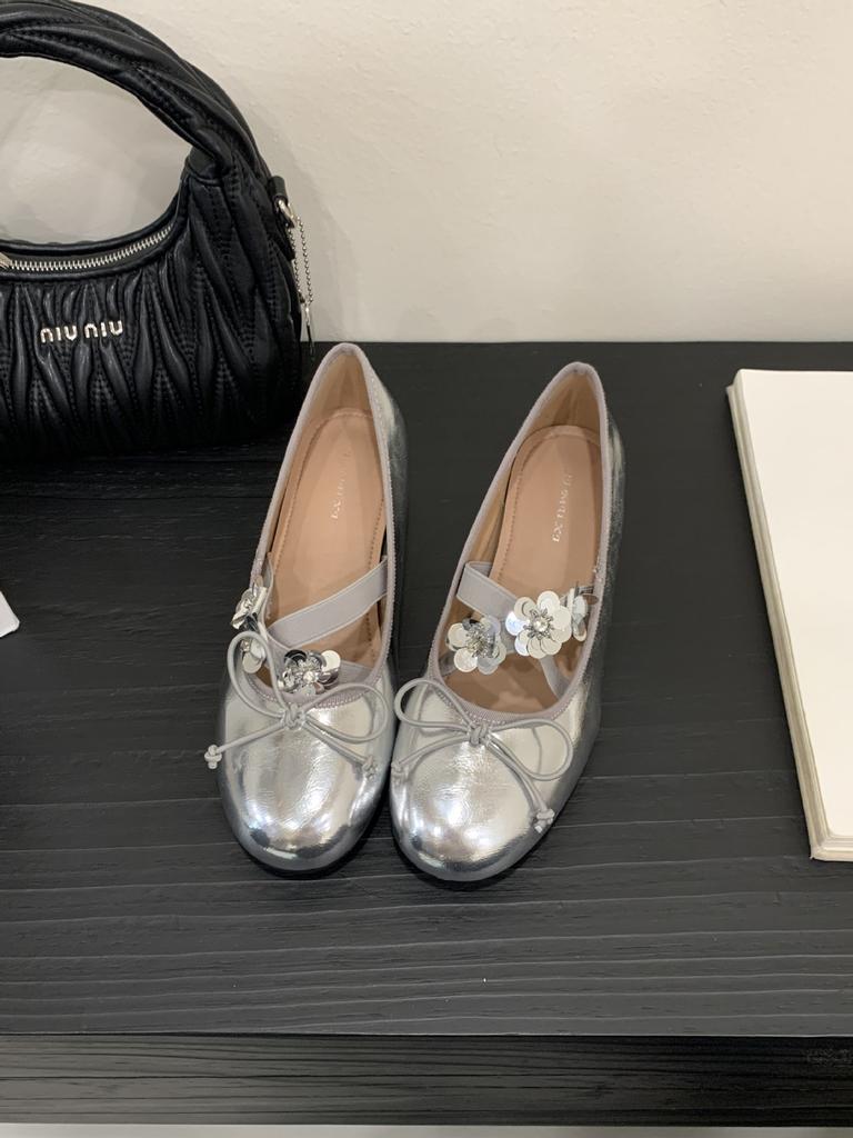 2025 autumn new women's shoes three-dimensional flower round head single shoes inner height increase Mary Jane