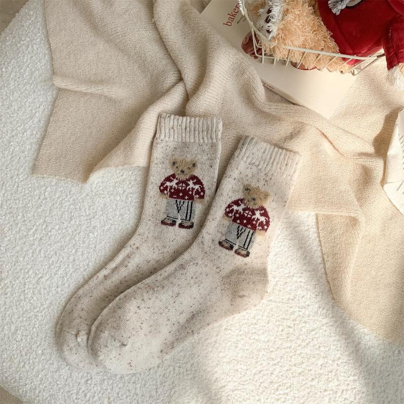 2/5Pairs Cartoon Cute Little Bear Mid-Calf Socks For Women Fashion Autumn And Winter Thickened Warm Socks Christmas Gifts