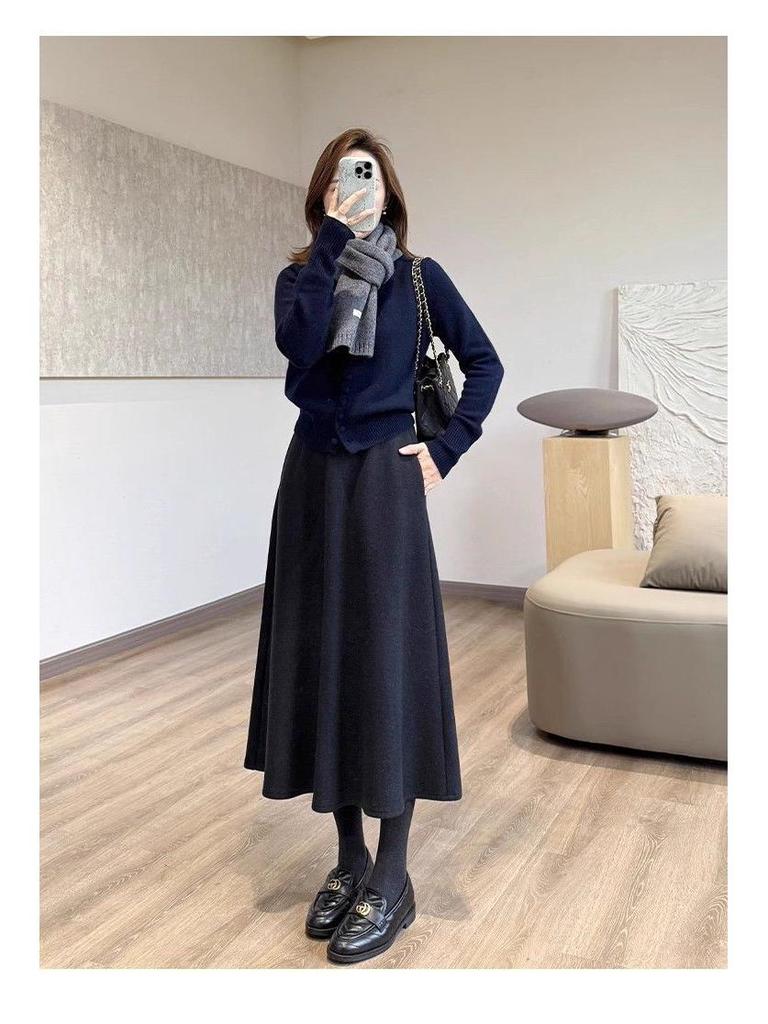 Elegant High-Waisted Wool Blend Midi Skirt – Minimalist, Warm, and Flattering Winter Style