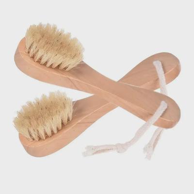 Short Handle Pig Bristle Face Brush for Deep Pore Cleansing and Bath Face Cleaning.