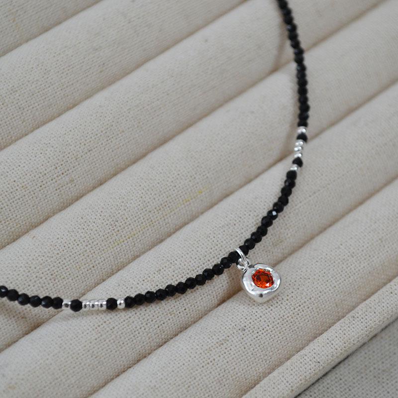

Винтажное ожерелье-подвеска с черной шпинелью и цирконом - японский и корейский дизайн для женщин красный/мандариновый