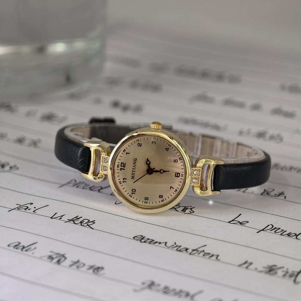 Retro Exam Watch Female Student High Value Light Luxury British Small Fragrant Style Small Dial Women'S Quartz Watch