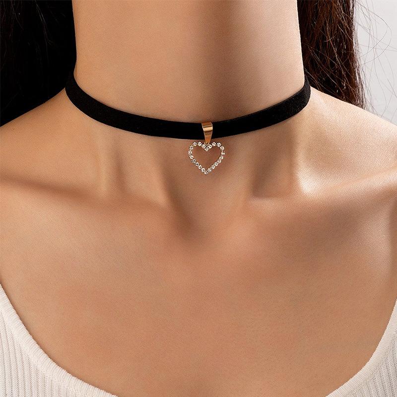Vintage Gothic Short Flannel Snake Necklace, Black Trend Necklace Collar Collarbone Chain