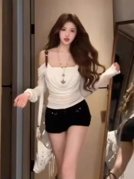 Korean Off-Shoulder Long-Sleeve T-Shirt: Stylish Autumn Slim Fit for Women