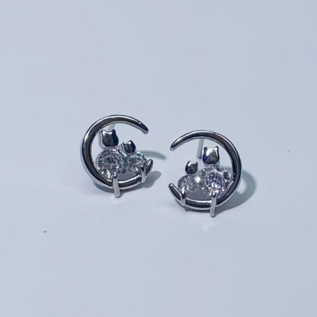 Wan Yue Rhinestone Kitten Earrings - Elegant, Fashionable Women's Jewelry
