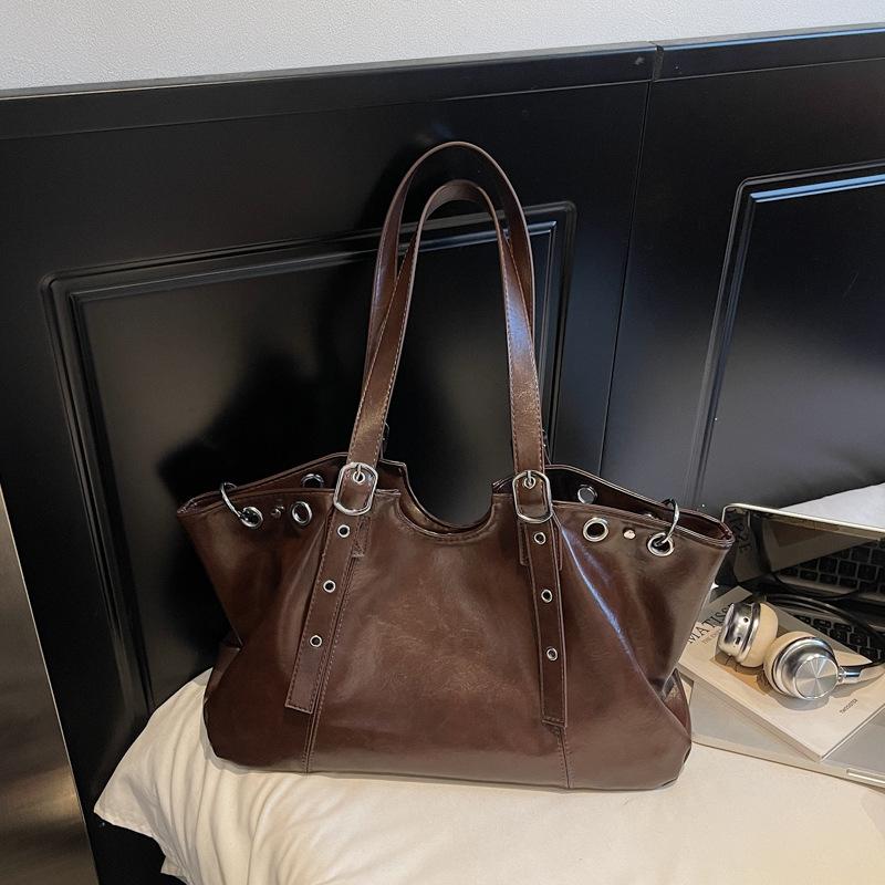 Retro high-value large-capacity handbag women's autumn and winter new temperament commuter shoulder bag underarm bag