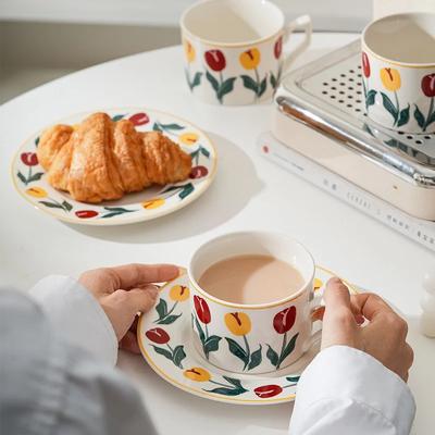 Retro tulipánový květinový šálek kávy s podšálkem, ručně malovaný umělecký keramický hrnek a miska, mléčný čaj, cappuccino, dárkový šálek