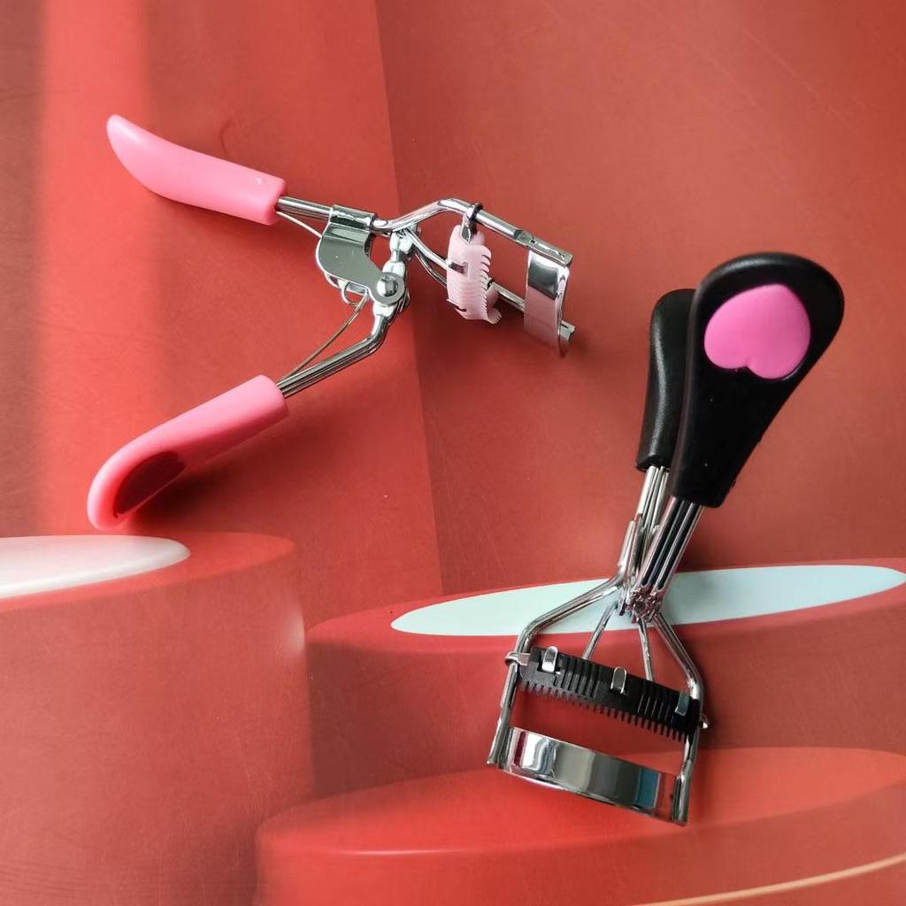 In Stock: Chrome Peach Heart Handle Wide-Angle Portable Mini Eyelash Curler - Beauty Tool