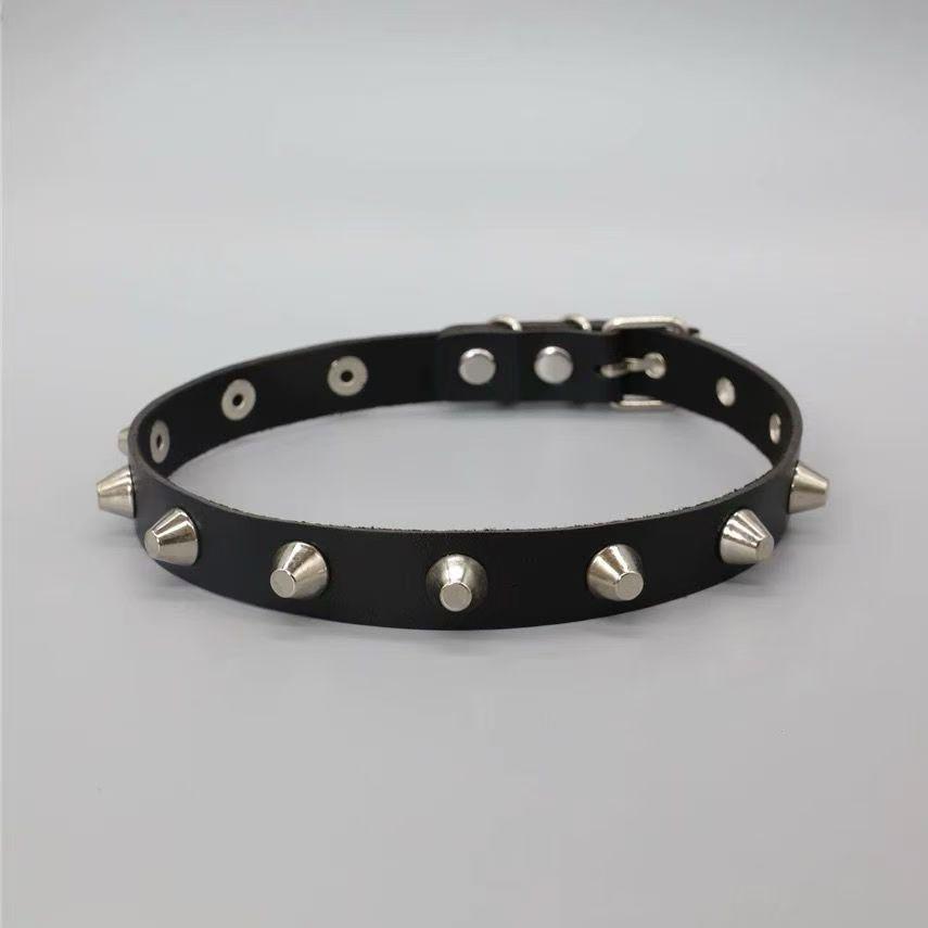 Warstwowy Punkowy Naszyjnik z Czarnych Koralików z Retro Zawieszką Krzyżykową