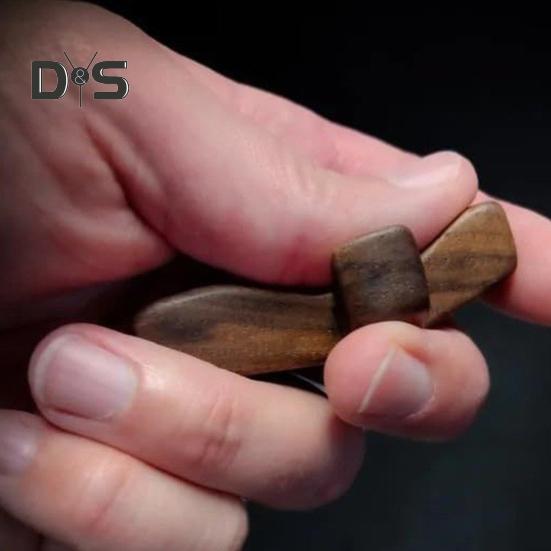 Handcrafted Wooden Fidget Cross Pocket Prayer Cross Fingertip Stress Relief Cross Gadget for Clutching Clinging And Praying Encouragement Gift