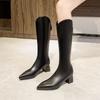 Spetsiga men knähöga stövlar med medelhög klack 2024 nya retro v-formad öppning tjock klack höga stövlar bakre dragkedja läderstövlar