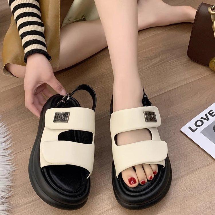 Sandals women's summer wear 2025 new Internet celebrity fashion thick-soled shit-stepping versatile slippers seaside vacation beach shoes