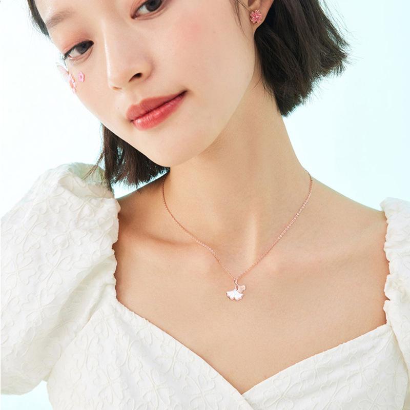 S925 Sterling Silver Ginkgo Leaf Necklace for Women: Three Lives Apricot Light, Luxurious, and Versatile High-End Clavicle Chain.