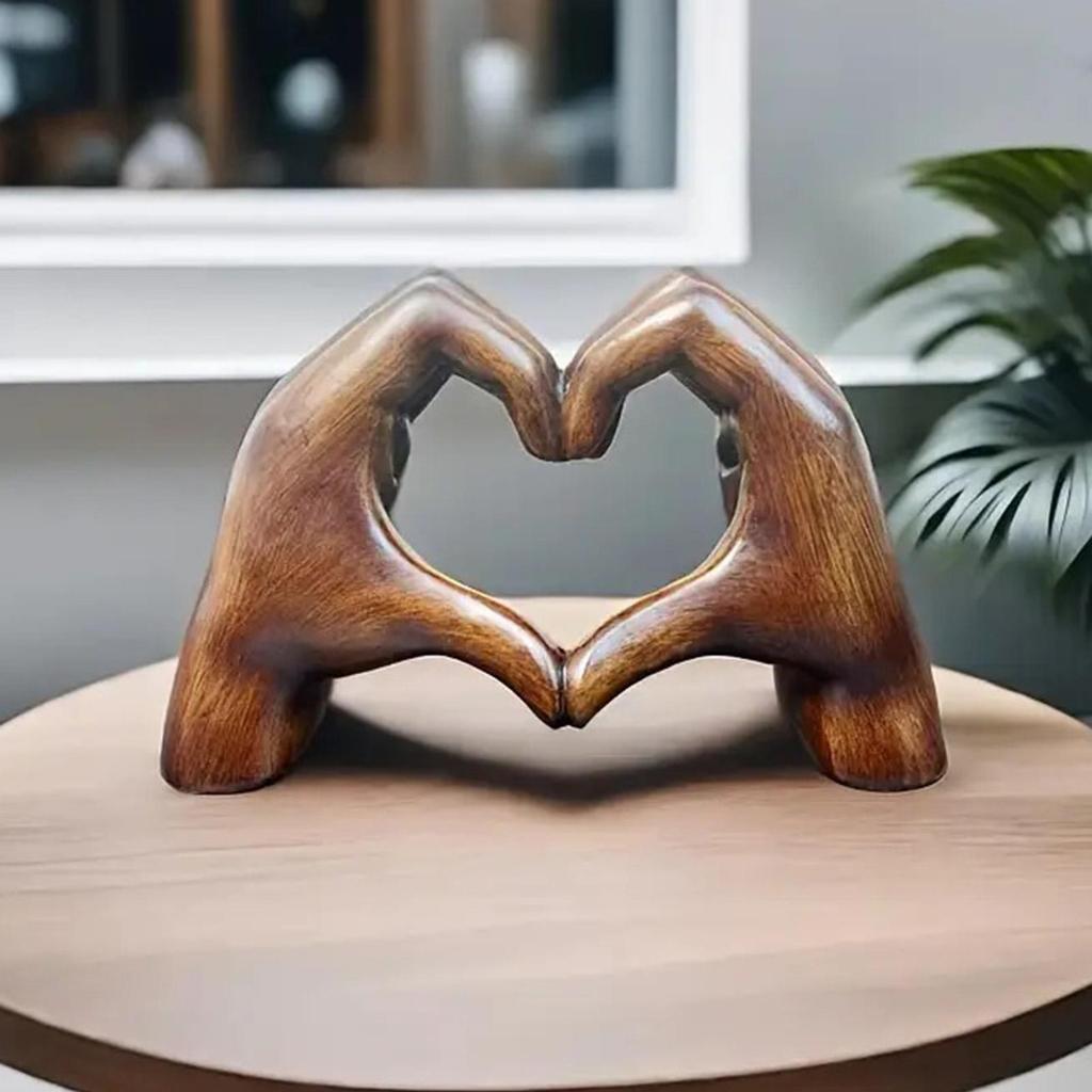 Hand Heart Sculpture Resin Heart Hands Statue Center Table Decor Decorative Figurine Home Wedding Decoration for Valentine's Day