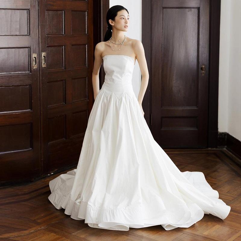 French Retro Tube Top Light Wedding Dress Simple Niche Satin Mori Small Trailing Dress Bridal Morning Robe Going Out Yarn
