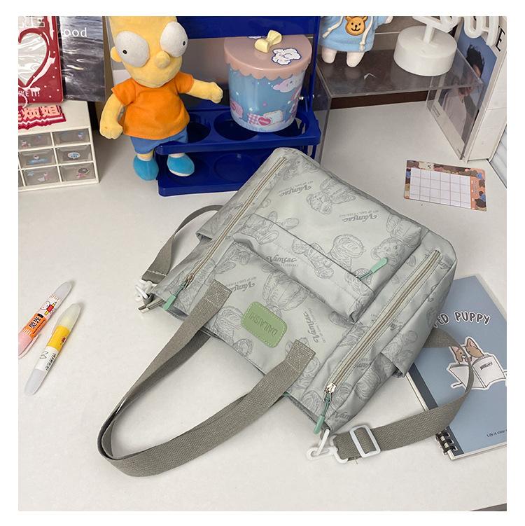 2025 new large-capacity commuter shoulder bag bear retro tote bag student class tutoring bag messenger bag bag