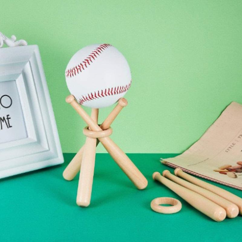 Miniaturní kulatá pevná dřevěná tyčka s dřevěným kroužkem Může být použita jako logo Baseballová pálka